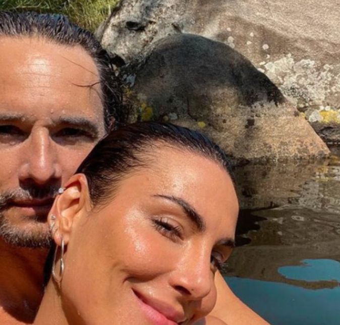 Mel compartilhou uma foto ao lado do amado e na legenda escreveu um poema de Ziraldo: O menino tinha certeza de que tinha nascido no dia em que viu o rio. Na sua memo?ria na?o havia nada antes daquele dia. O menino amou o rio, pois acreditou que o rio havia também nascido no dia em que ele o viu. Mel compartilhou uma foto ao lado do amado e na legenda escreveu um poema de Ziraldo: O menino tinha certeza de que tinha nascido no dia em que viu o rio. Na sua memo?ria na?o havia nada antes daquele dia. O menino amou o rio, pois acreditou que o rio havia também nascido no dia em que ele o viu.