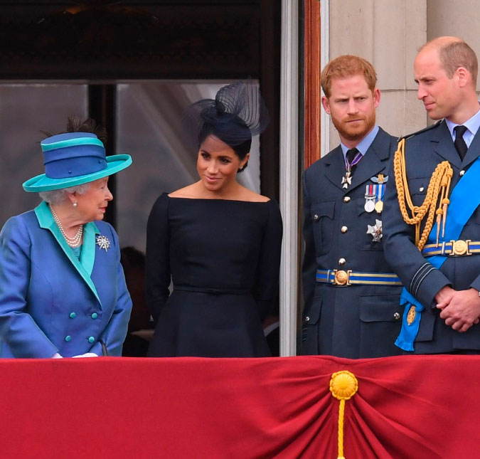 Rainha Elizabeth II e príncipe William proibiram Meghan Markle de usar joias da realeza, diz jornal