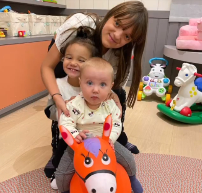 Rafaella Justus aparece brincando com Vicky e Manuella