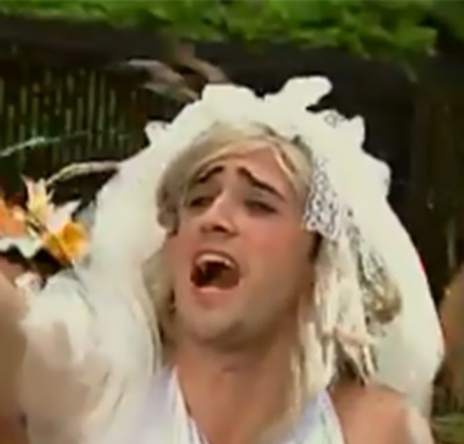 Na televisão, sua primeira aparição foi em 2006, quando ele fez uma participação como folião de Carnaval em Prova de Amor, da Record TV. No mesmo ano, ele ainda fez participações em Minha Nada Mole Vida e A Diarista. Já em 2007 ele apareceu em Sítio do Picapau Amarelo, enquanto que em 2008 fez participações em Faça Sua História e Casos e Acasos.