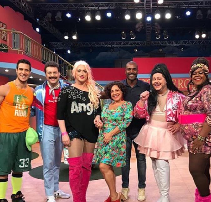 Vai que Cola foi outro de seus sucessos, tendo feio parte junto com grande elenco - e amigos.