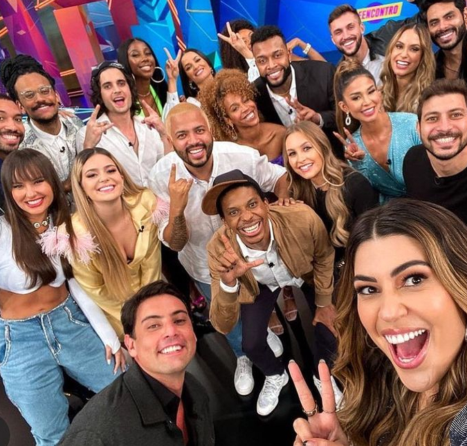 Apenas Pocah e Lucas Penteado parabenizaram Juliette por vencer o <I>BBB 21</i> nas redes sociais