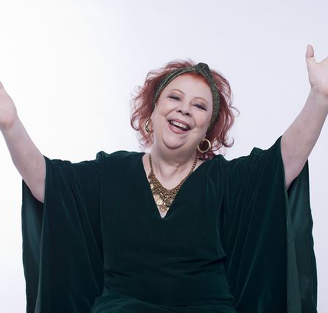 Filha de Beth Carvalho relembra problemas de saúde da mãe e diz que tentou impedir último <i>show</i> da cantora