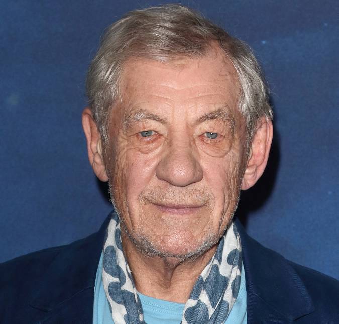Ian McKellen revela que nunca contou aos pais que é <i>gay</i> - e diz que é sempre confundido com o Dumbledore de <i>Harry Potter</i>!