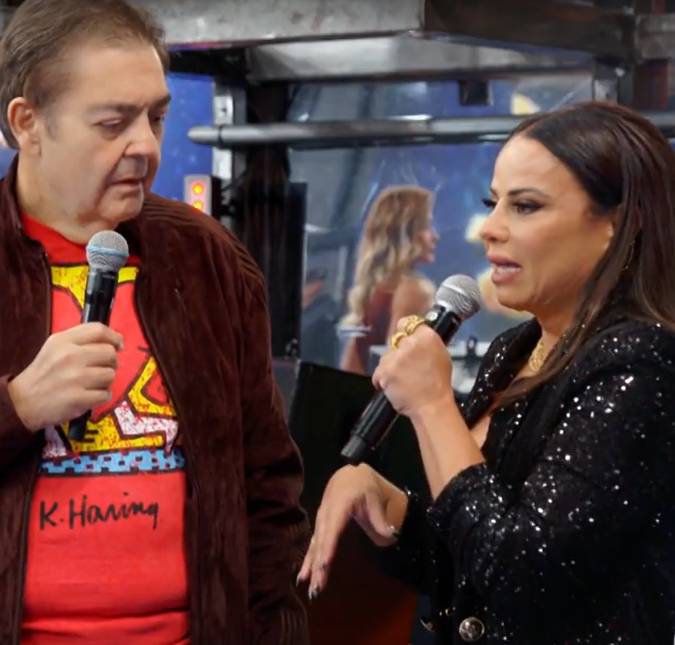 Faustão brinca com Viviane Araújo - que está noiva: <i>- Cada vez que ela vem é um casamento novo que ela está comemorando</i>