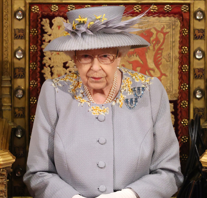 Rainha Elizabeth II participa de primeiro grande evento real sem príncipe Philip