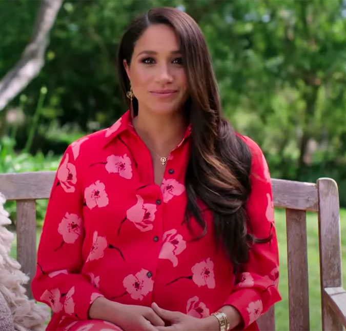 Vestido usado por Meghan Markle em evento <I>online</I> teria revelado o nome da filha que ela espera com príncipe Harry; saiba mais!