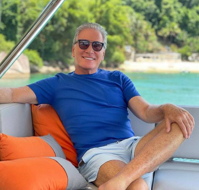 Vacinado nos Estados Unidos, Roberto Justus aconselha brasileiros a fazerem o mesmo: <i>- Quanto mais vacina os brasileiros tomarem nos EUA, melhor para o nosso país</i>