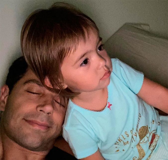 Mas, às vezes, Zoe não dá muita bola para os cliques e prefere ficar compenetrada nos desenhos! Mas, às vezes, Zoe não dá muita bola para os cliques e prefere ficar compenetrada nos desenhos!