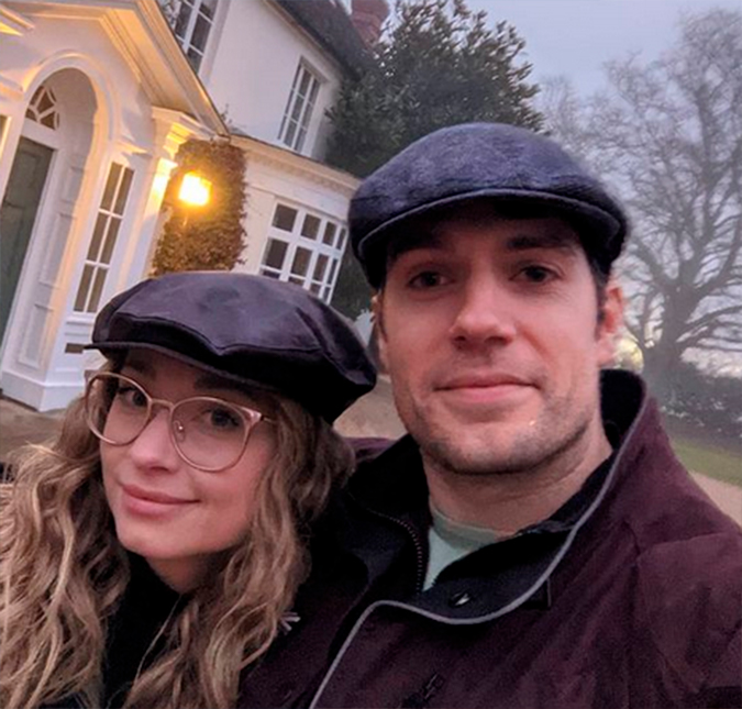 Henry Cavill desabafa após fãs chamarem a nova namorada de feia; entenda!