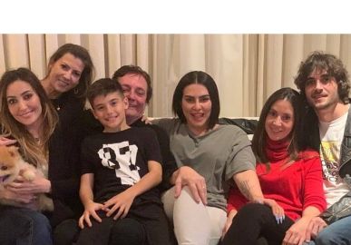 Fábio Jr. posta foto com todos os filhos e se declara: <i>Amo vocês muitão!</i>