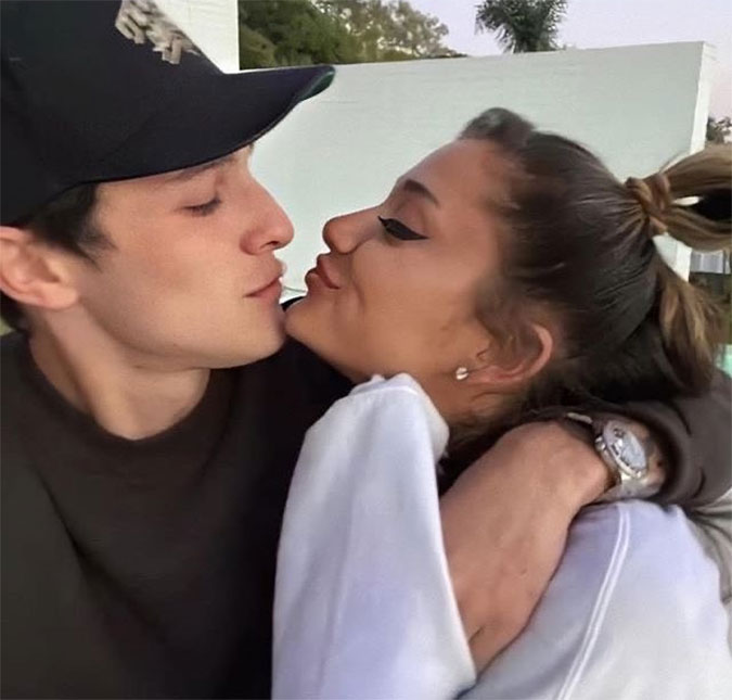 Ariana Grande não quis esperar para oficializar união com Dalton Gomez: <I>- Ela não poderia estar mais feliz</I>