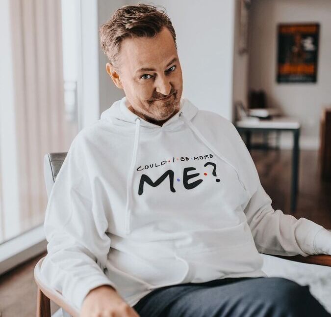 Comportamento de Matthew Perry em entrevista sobre reunião de <i>Friends</i> preocupa fãs; entenda!