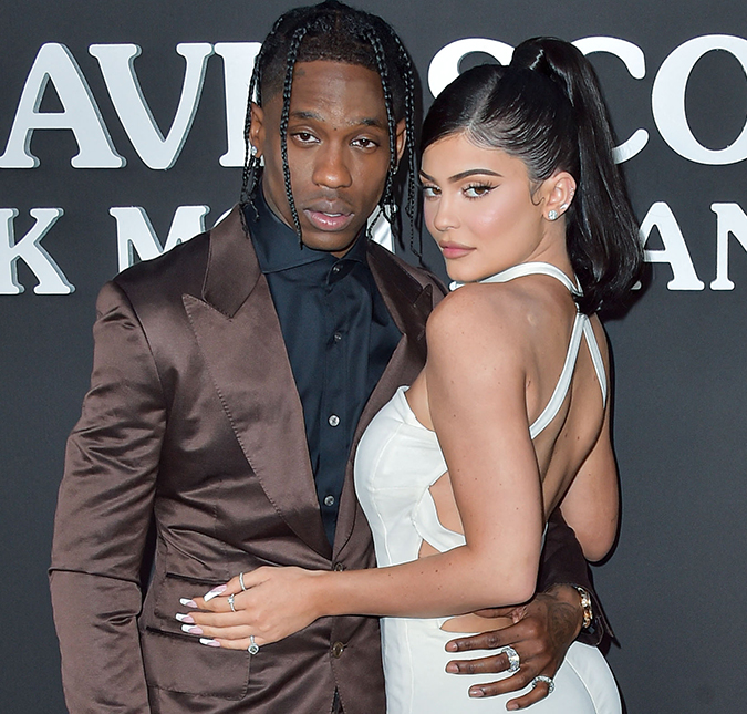 Kylie Jenner desmente boatos de que estaria em um relacionamento aberto - mas não nega volta com Travis Scott!