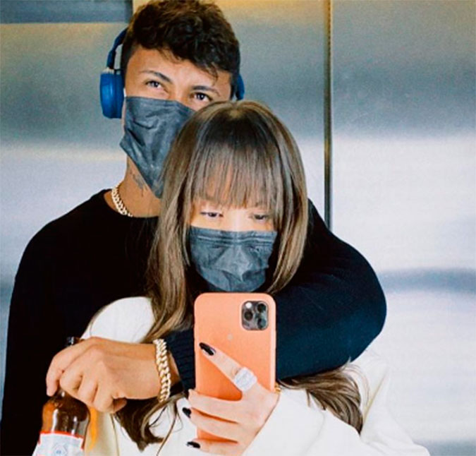 Cantor Xamã posa coladinho com a ex-<i>BBB</i> Thais Braz: <i>A fofoca é real</i>