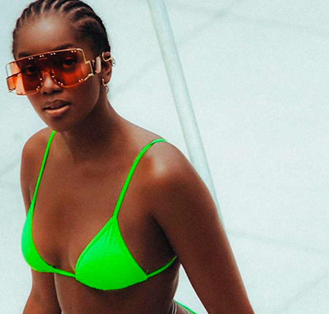 Iza surpreende a <i>web</i> ao limpar a piscina com <i>look</i> fashionista; confira!