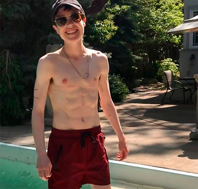Após transição de gênero, Elliot Page aparece sem camisa pela primeira vez; confira!