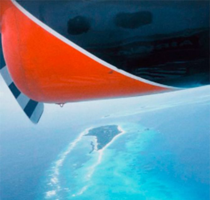 Momentos depois, João já entregou detalhes da lua de mel, revelando que estão em um cenário paradisíaco.Mais dois voos e chegamos, disse ela antes de publicar a foto da janelinha do avião.