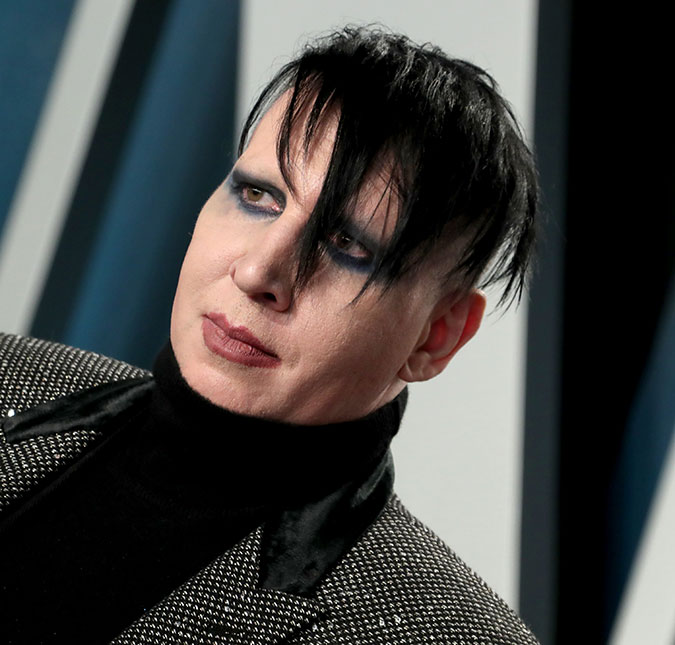 Polícia envia mandado de prisão após Marilyn Manson <I>cuspir e jogar meleca</I> em cinegrafista; saiba mais