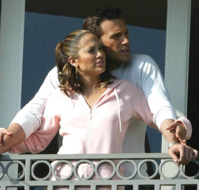 Jennifer Lopez e Ben Affleck planejaram anunciar o namoro pelo <i>Instagram</i>, mas os <i>paparazzi</i> atrapalharam; entenda!