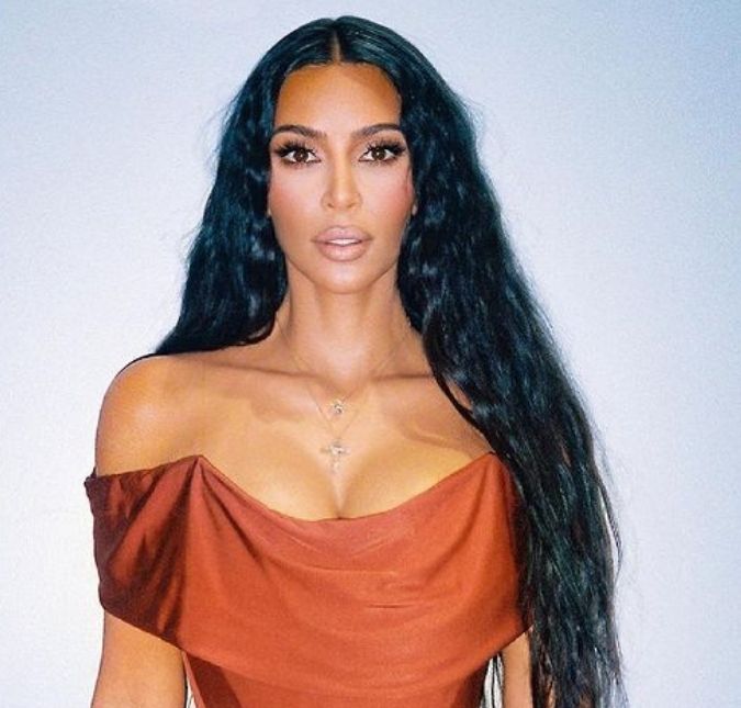 Após boatos, Kim Kardashian nega envolvimento com atual namorado de Kourtney - e fala sobre polêmica com ex-funcionários; confira!
