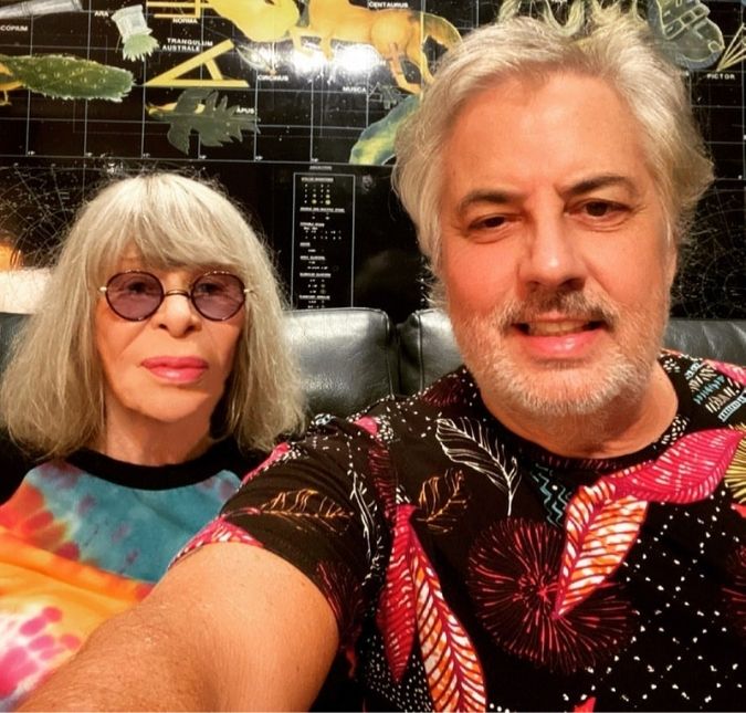 Após diagnóstico de tumor no pulmão, Roberto de Carvalho atualiza fãs sobre saúde de Rita Lee: <i>Resultados positivos já existem</i>