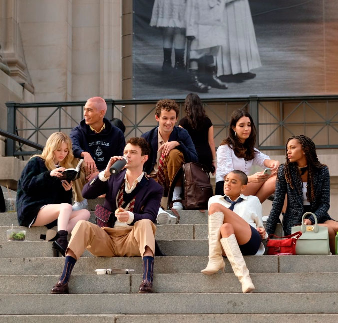 A espera acabou! <i>HBO Max</i> divulga primeiro <i>trailer</i> do <i>reboot</i> de <i>Gossip Girl</i>