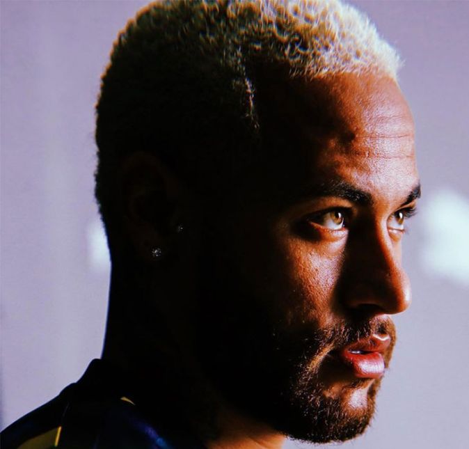 Entretanto, essa não é a primeira vez que Neymar Jr. recebe uma acusação dessa gravidade. Em 2019, o jogador foi denunciado por estupro pela modelo Najila Trindade, e na época, também negou todas as acusações. Nesse meio tempo, o atleta acabou sendo absolvido de um processo por ter vazado fotos e mensagens íntimas de Najila - um movimento feito por Neymar na tentativa de se defender e alegar relação consensual. Já a modelo e seu ex-marido, Estivens Alves, foram absolvidos de crime de fraude processual. O caso segue com o Ministério Público do Rio de Janeiro, embora o Ministério Público de São Paulo tenha pedido arquivamento da ação.