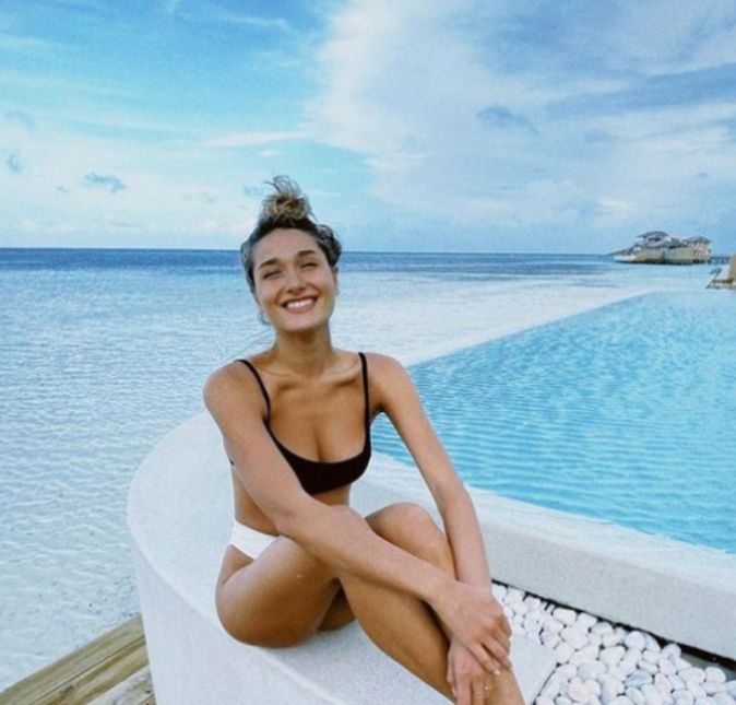 ...mas lindo mesmo está esse sorriso de apaixonada de Sasha Meneghel, né!? Simplesmente contagiante.