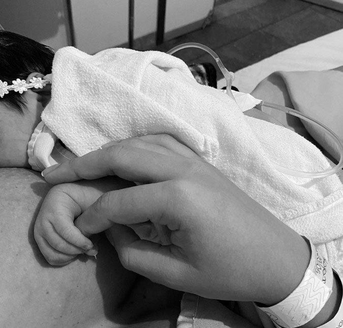 Nasce Lua Maria, primeira filha de Lucas Veloso com a noiva, Gessica Muniz