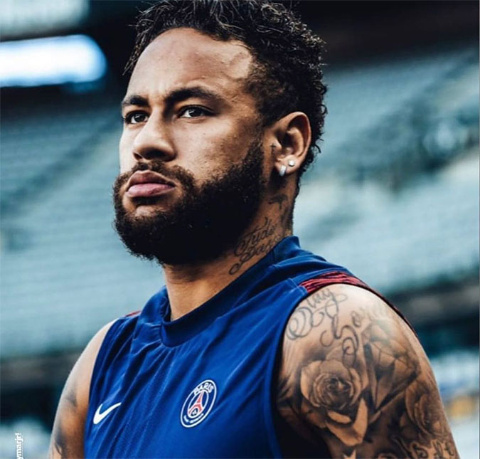 Neymar Jr. quase leva carrinho e sai sem a chuteira após grupo de fãs driblarem seguranças; assista ao vídeo!
