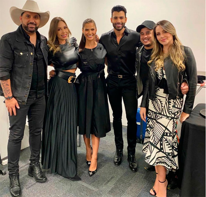 Andressa Suita acompanha Gusttavo Lima em <i>show</i> e os dois posam juntos entre casais
