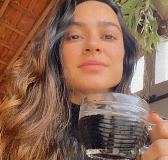 Thaila Ayala revela detalhes de sua infância e choca internautas