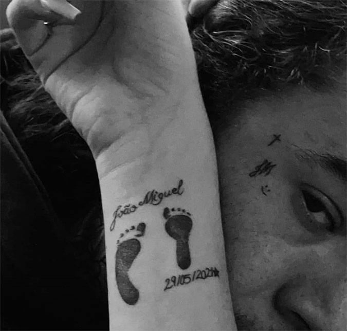 Whindersson Nunes e Maria Lina Deggan fazem tatuagem para o filho: <i>Sua partida é dolorosa</i>