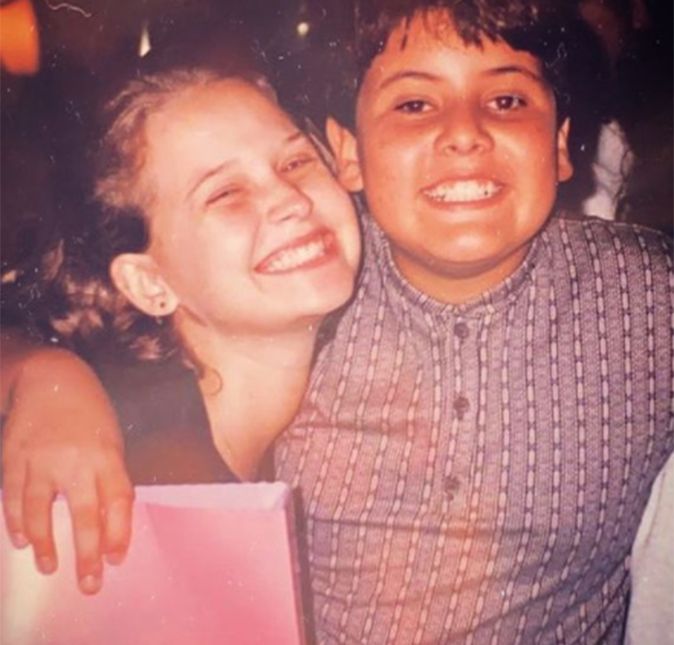 O mundo dos famosos é repleto de amizades que vão muito além das lentes. E é claro que nós do ESTRELANDO vamos relembrar algumas dessas amizades. O que é o caso, por exemplo, de Bruno de Luca e Fernanda Rodrigues, que recentemente aproveitou o aniversário do amigo para fazer uma homenagem a ele com uma foto das antigas. Hoje é dia do Bruno... passei o dia todo olhando para essa foto e lembrando tudo que nós já vivemos juntos. Tanta coisa. Meu maninho (desde Malhação), eu desejo que você seja muito feliz, conquiste todos os seus sonhos, que eu sei que muitos você já está conquistando! E eu morro de orgulho, viu?!? Conte comigo sempre! Saudades de te agarrar Fábio filho. Te amo. #bdaydeluca. Legal, né?  Que tal conferir mais amigos famosos?