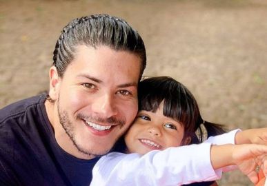 Arthur Aguiar nega que ostenta em redes sociais e fala sobre acordo com Mayra Cardi sobre a filha do casal: <i>- Tenho um acesso livre à Sophia</i>
