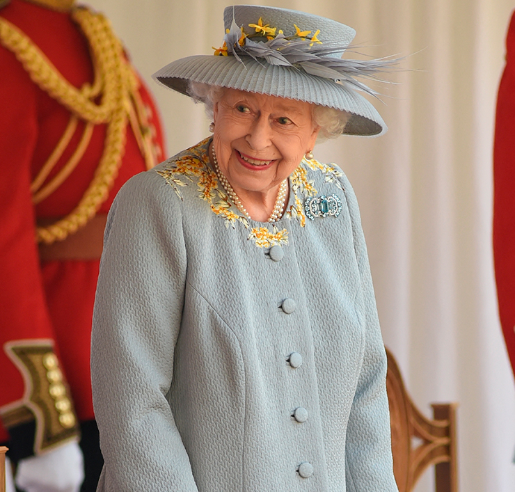 Rainha Elizabeth II não fará eventos oficiais sozinha após breve internação hospitalar