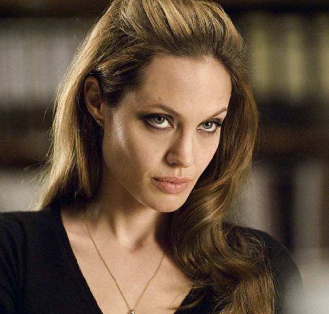 Angelina Jolie diz que Brad Pitt se aproveitou da fama em batalha judicial