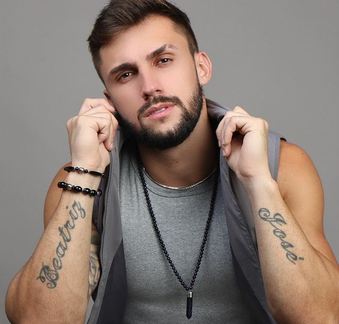 Arthur Picoli confunde teste de covid-19 com o de gravidez, entenda!
