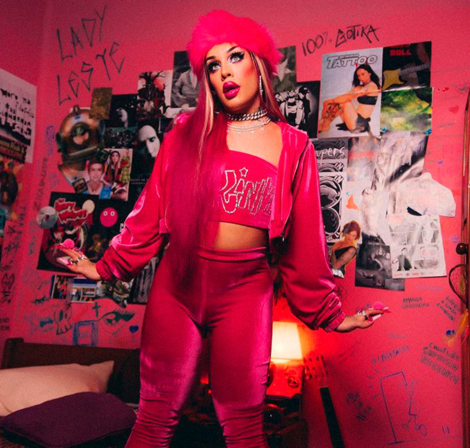Gloria Groove se transforma em Lady Leste no clipe de <i>Bonekinha</i> e dispara: <i>- Tem um monte de coisa sobre mim que muita gente ainda não sabe</i>