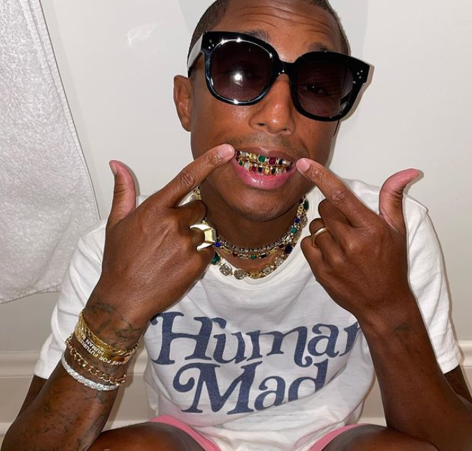Pharrell Williams usa joias nos dentes avaliadas em mais de 500 mil reais, saiba mais!