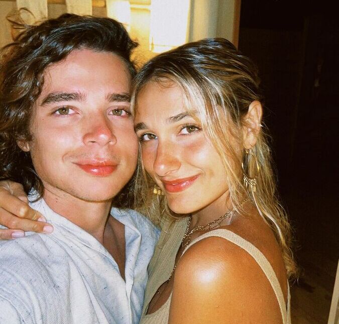 Sasha Meneghel e João Figueiredo curtem dia no parque de diversões com amigos, nos Estados Unidos