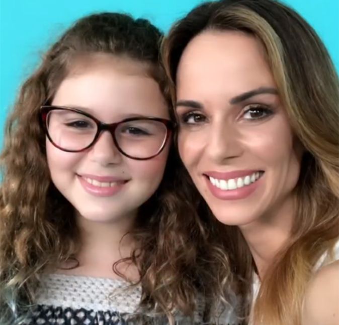 Boninho, certa vez, postou uma homenagem para a filha Isabella, fruto de seu relacionamento com Ana Furtado, quando a garota se formou o ensino fundamental. Com um vídeo com alguns cliques da herdeira, ele escreveu: Hoje a Bella se graduou na oitava série e parte agora para o ensino médio. Está virando uma moça. Estudo é fundamental!