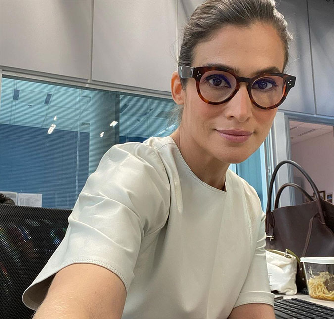 Renata Vasconcellos reflete sobre o desafio de apresentar o <I>Jornal Nacional</I> em tempos de pandemia: <I>- Me afeta visceralmente</I>