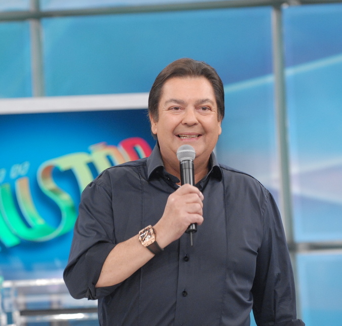 Faustão deve estrear seu novo programa na <i>Band</i> ainda este ano, diz colunista