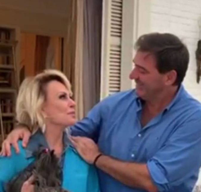Sem contar que a vida pessoal dela vira e mexe rende alguma pauta. Uma história um pouco curiosa aconteceu na vida da apresentadora recentemente é que foi anunciado o fim de seu casamento com o francês Johnny Lucet após pouco mais de um ano. E não só isso: ele já teria voltado para a Europa. Segundo informações de Fabíola Reipert, o motivo do término seria a incompatibilidade de gênios deles. Porém, veio a parte inusitada... ao jornal Extra, Lucet afirmou que continua casado com Ana e demonstrou estar surpreso com a situação: - Voltei a Portugal porque já fazia um ano que não via os meus amigos e a família. A Covid-19 está nos bloqueando na Europa. Não tenho mais contato com a Ana. Em maio passado, nenhuma mensagem dela no meu aniversário ou no do meu filho. Mas nós continuamos casados. Ela é a minha mulher. Sem se pronunciar sobre o assunto, a apresentadora publicou uma frase enigmática em seu Instagram: Fazer de si mesmo a sua prioridade não é egoísmo, às vezes, é necessidade.