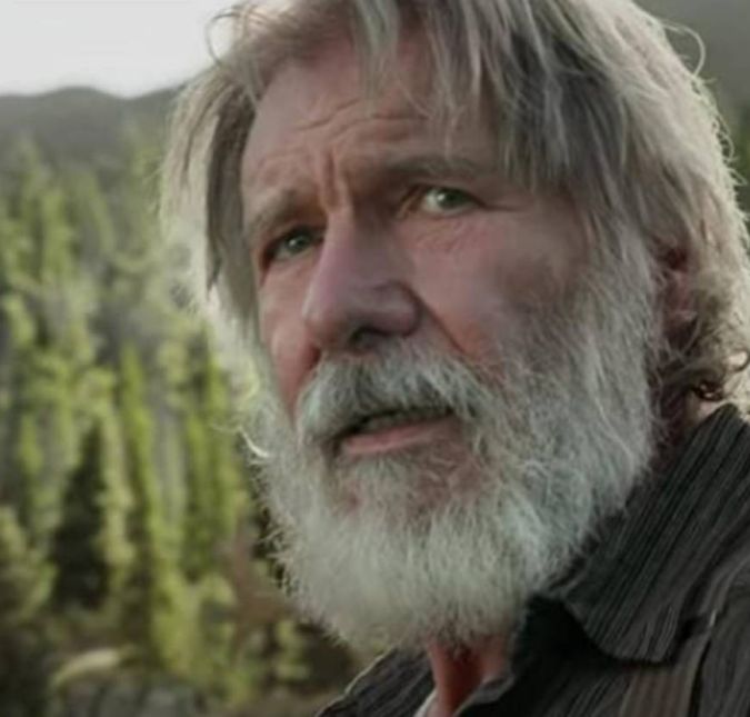 Nascido em 1942, Harrison Ford não dá indícios de que irá diminuir o ritmo - e nem as cenas de ação! Porém, o astro, enquanto filmava cenas de Indiana Jonas 5, se machucou - e o filme teve que ser pausado. Uma fonte deu os detalhes para a Variety: - Durante o ensaio para uma cena de luta, Harrison Ford sofreu uma lesão envolvendo seu ombro. A produção continuará enquanto a direção apropriada de tratamento é avaliada, e o cronograma de filmagem será reconfigurado conforme necessário nas próximas semanas. Recentemente, o The Mirror noticiou que o ator havia começado a investir em treinos mais específicos na parte física por serem mais desafiadores - tudo isso para retornar ao papel de Indiana Jones. Além disso, a publicação ainda revelou que ele teria começado a pedalar uma distância de 64 quilômetros por dia. Acidentes acontecem mesmo assim, não é mesmo? Lembrando que essa não foi a primeira vez que o ator já se machucou... Nascido em 1942, Harrison Ford não dá indícios de que irá diminuir o ritmo - e nem as cenas de ação! Porém, o astro, enquanto filmava cenas de Indiana Jonas 5, se machucou - e o filme teve que ser pausado. Uma fonte deu os detalhes para a Variety: - Durante o ensaio para uma cena de luta, Harrison Ford sofreu uma lesão envolvendo seu ombro. A produção continuará enquanto a direção apropriada de tratamento é avaliada, e o cronograma de filmagem será reconfigurado conforme necessário nas próximas semanas. Recentemente, o The Mirror noticiou que o ator havia começado a investir em treinos mais específicos na parte física por serem mais desafiadores - tudo isso para retornar ao papel de Indiana Jones. Além disso, a publicação ainda revelou que ele teria começado a pedalar uma distância de 64 quilômetros por dia. Acidentes acontecem mesmo assim, não é mesmo? Lembrando que essa não foi a primeira vez que o ator já se machucou...