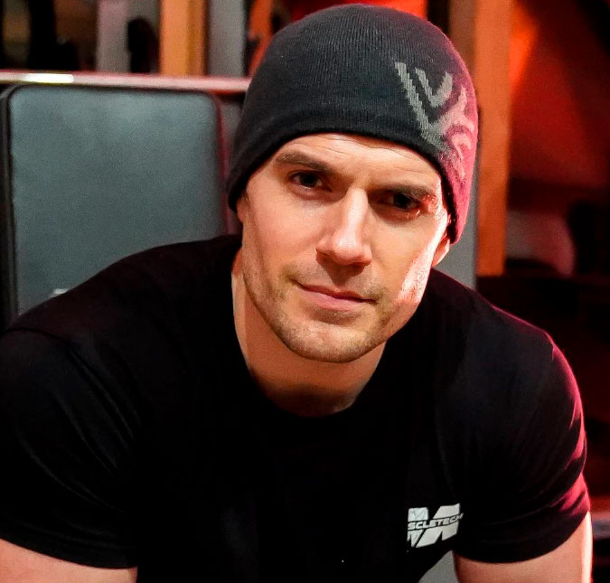 Henry Cavill conta que precisou ir à escola de seu sobrinho para provar que é o <i>Superman</i>