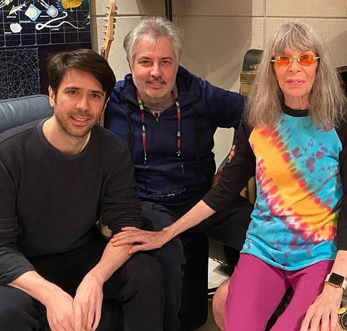 Filho de Rita Lee lança terceiro disco com releitura dos sucessos dos pais e entrega: <i>- Fusão entre a vida musical deles e a minha</i>