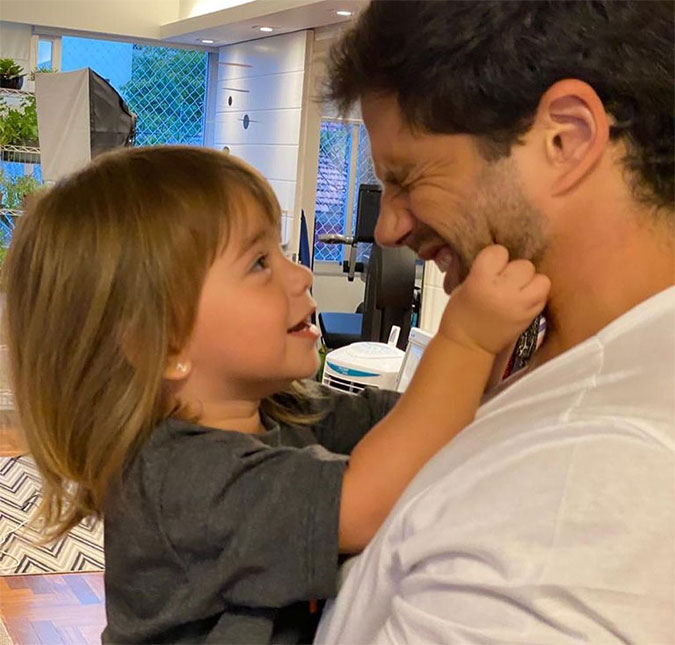 Zoe protagoniza momento fofíssimo com o pai Duda Nagle: <I>- Ihhh papai… a lua tá suja</I>; assista ao vídeo!